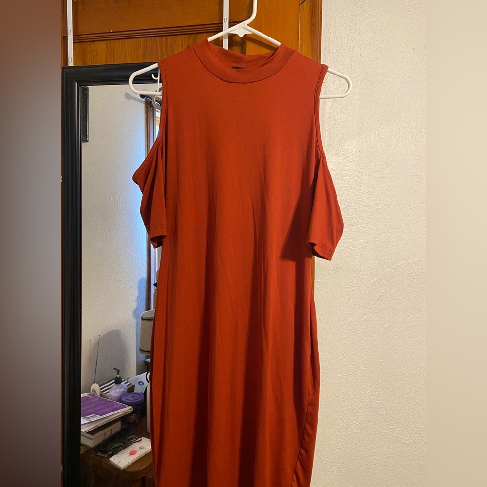 Size extra large, cold shoulder rust colored dress